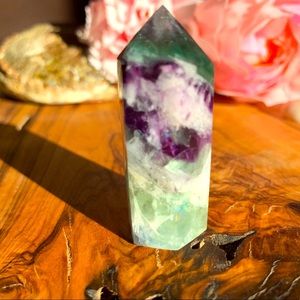 Rainbow Snowflake Fluorite Point✨❄️✨💜